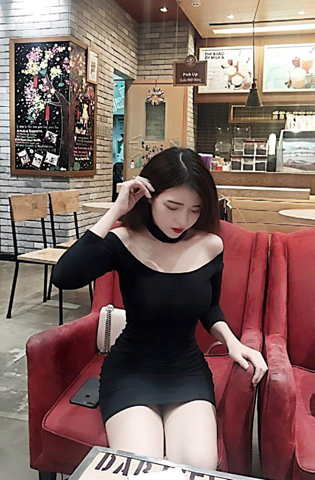 Hai cô chị họ Hồ nóng bỏng chẳng kém cô em út nổi tiếng